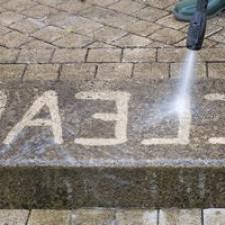 4 Hot Reasons Summer Is The Perfect Time To Pressure Wash Your 皇冠体育在线线上。 & 甲板